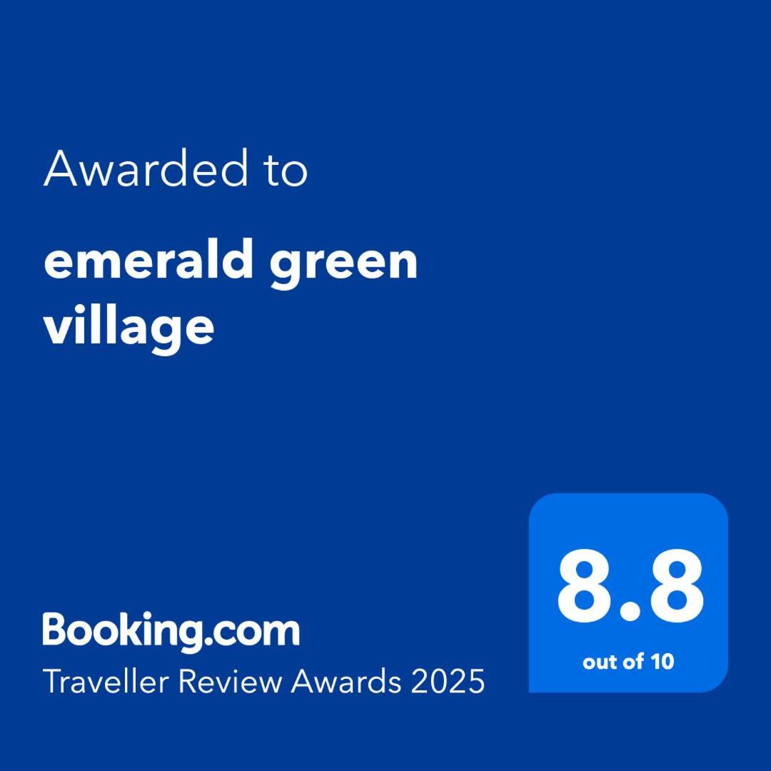 Emerald Green Village Luaran gambar